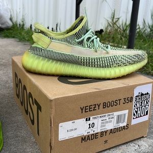 YEEZY BOOST 350 V2